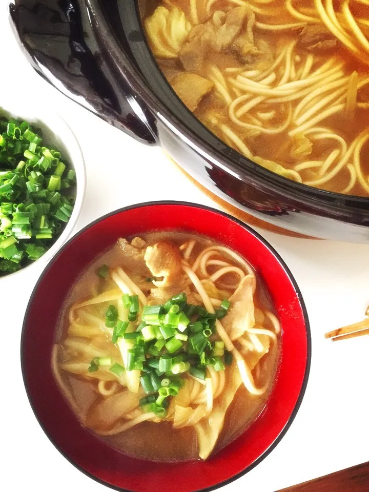 Snapdishの料理写真:今年1年間ありがとう（^人^）ございました。年越し蕎麦も食べますが、鍋焼きカレーうどんで昼食。|nokorinさん