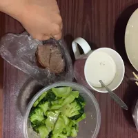 香草西兰花沙拉配酱牛肉|葛明非さん