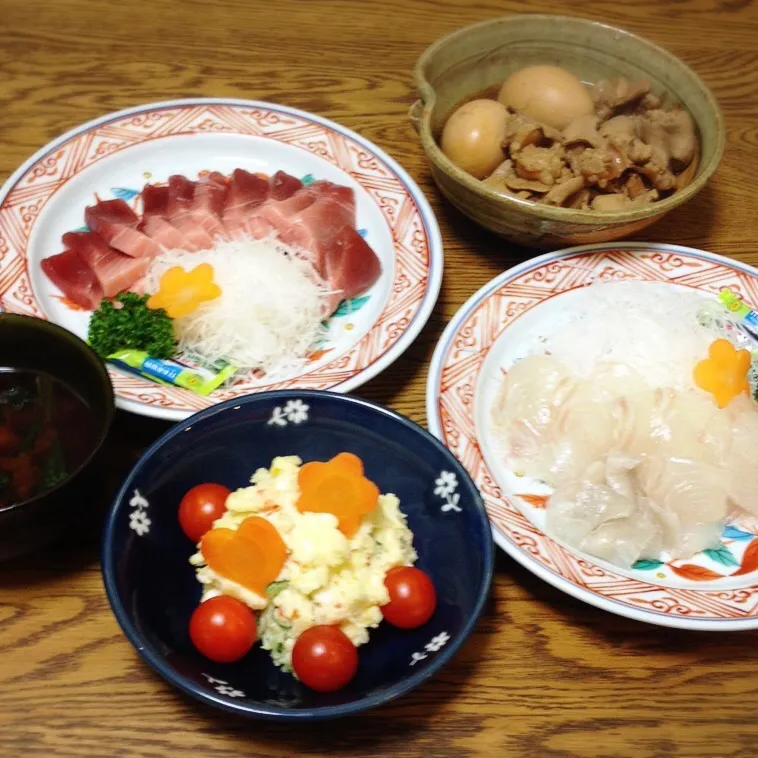 里芋とほうれん草のお味噌汁・中トロお刺身・もつ味噌煮・ヒラメのお刺身・ポテサラ|美也子さん