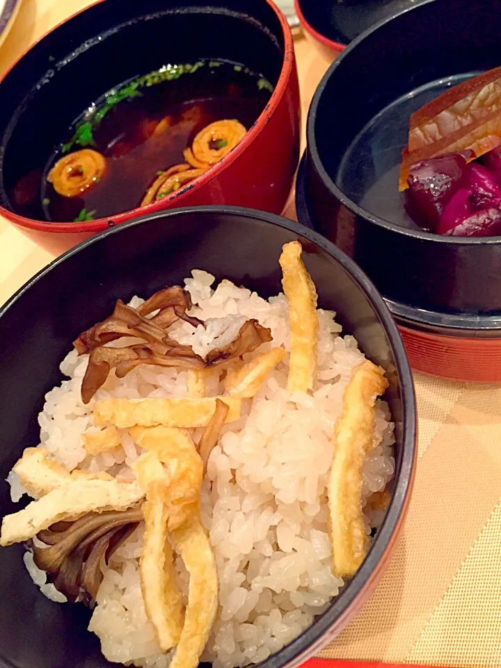 舞茸炊き込みご飯  香の物  赤出汁|901さん