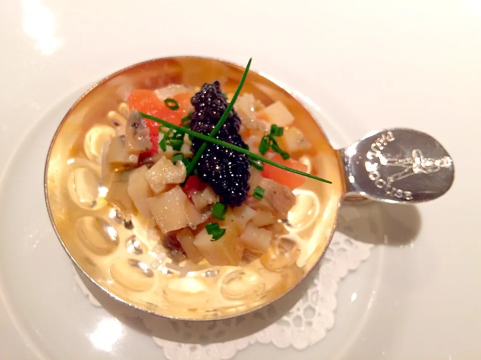 Snapdishの料理写真:Gateau d'ormeaux et de celeri remoulade,galrr de bouillabaisse,huile a la ciboulette,Caviar sturia|reviliaさん