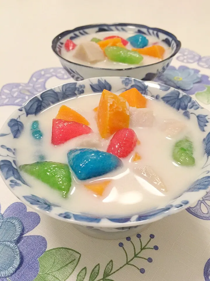 Bubur cha cha - sweet potatoes, taro and tapioca jelly in sweet coconut milk soup|12Dragonさん