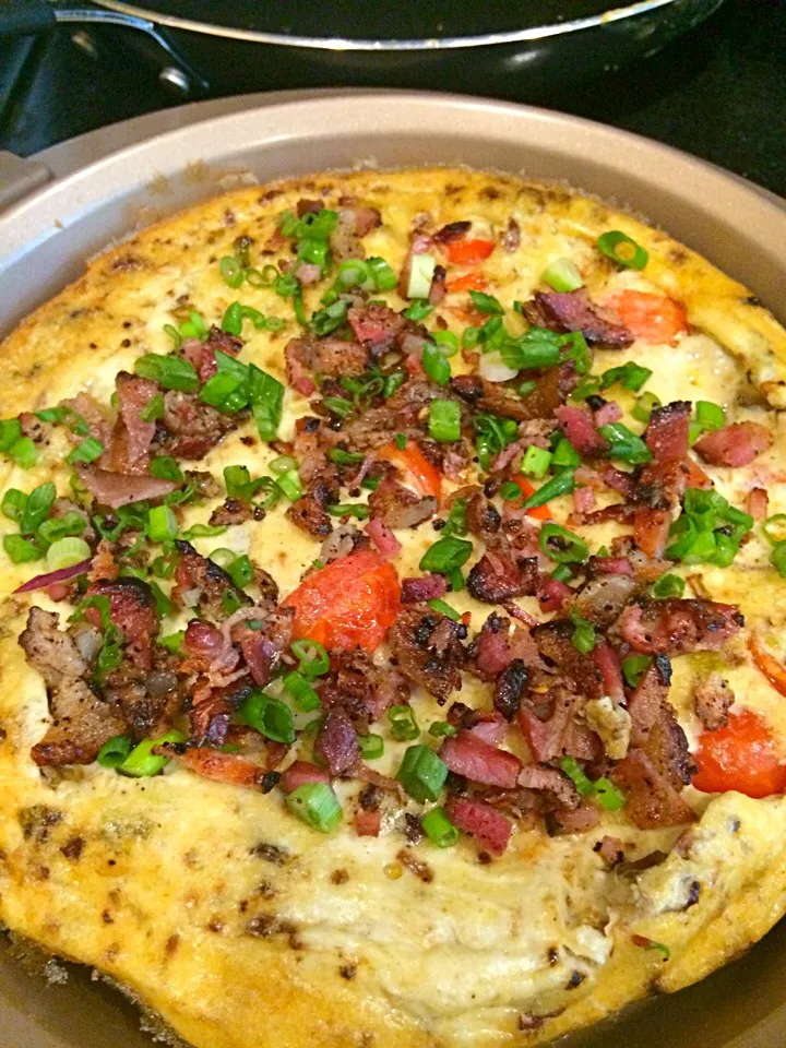 White eggs cherry tomatoes & scallions omelet w chopped maple bacon on top;)😋|Carmela Solon P.さん