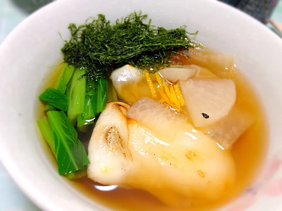 お雑煮 soup containing rice cakes and vegetables (New Year's dish)|ゆうじ.さん