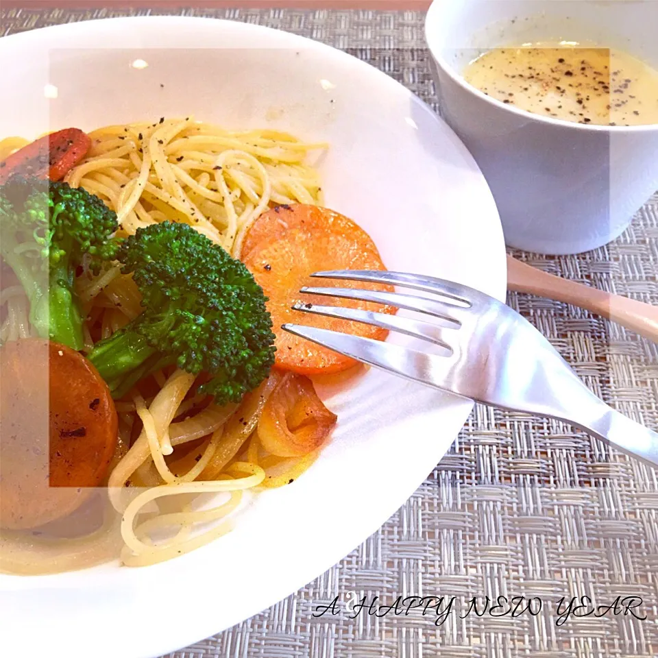 Snapdishの料理写真:残り物でペペロンチーノとジャガイモポタージュ|ケイさん