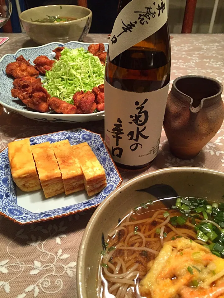 Snapdishの料理写真:年越し蕎麦と卵焼きと唐揚げと菊水の辛口|塩豚骨さん