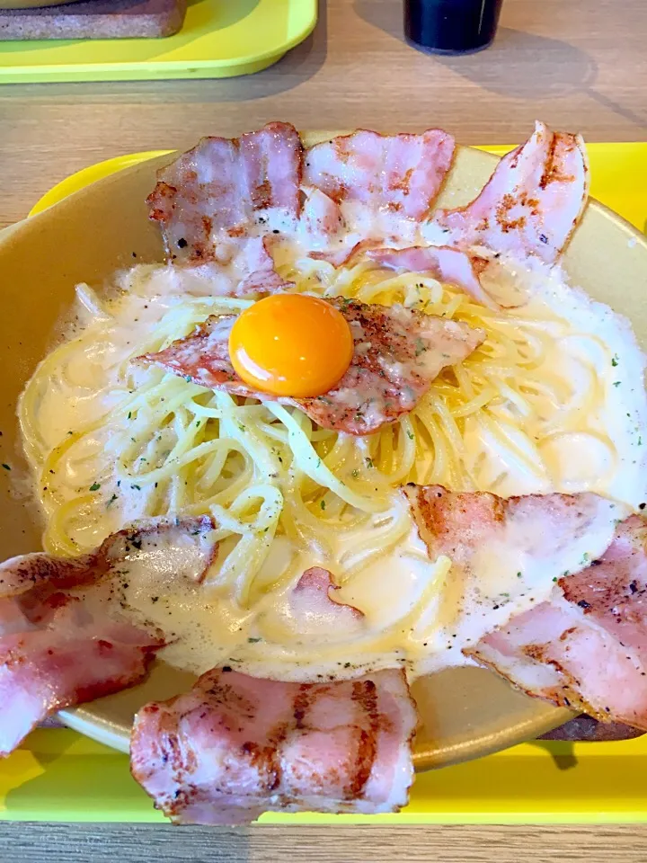 Snapdishの料理写真:元日ランチ⭐︎パルメナーラのこぼれベーコンカルボナーラ|みウラさん