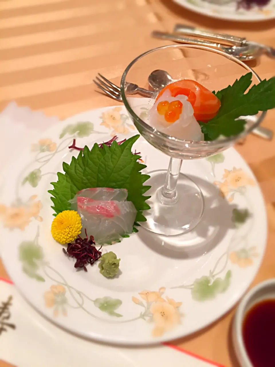 お造り（サーモンと烏賊の花造り、鮪、鯛）|901さん