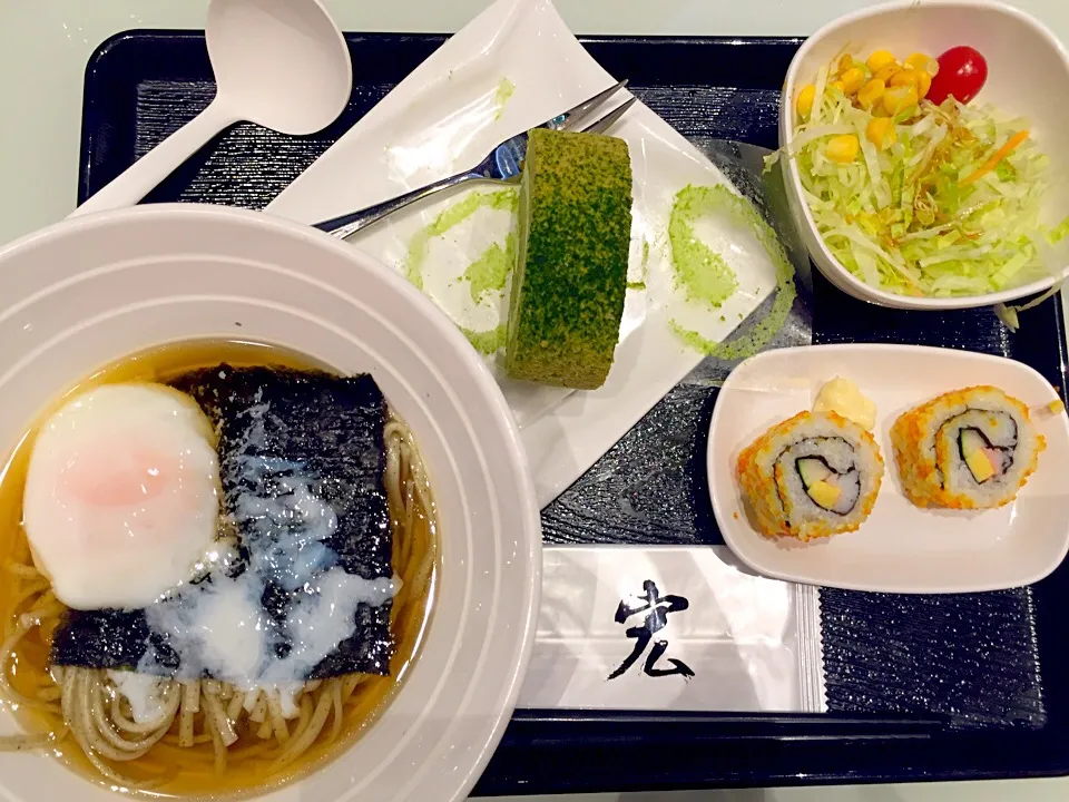 Udon with Japanese egg, matcha roll cake & lemon favor tea|Sky Blueさん