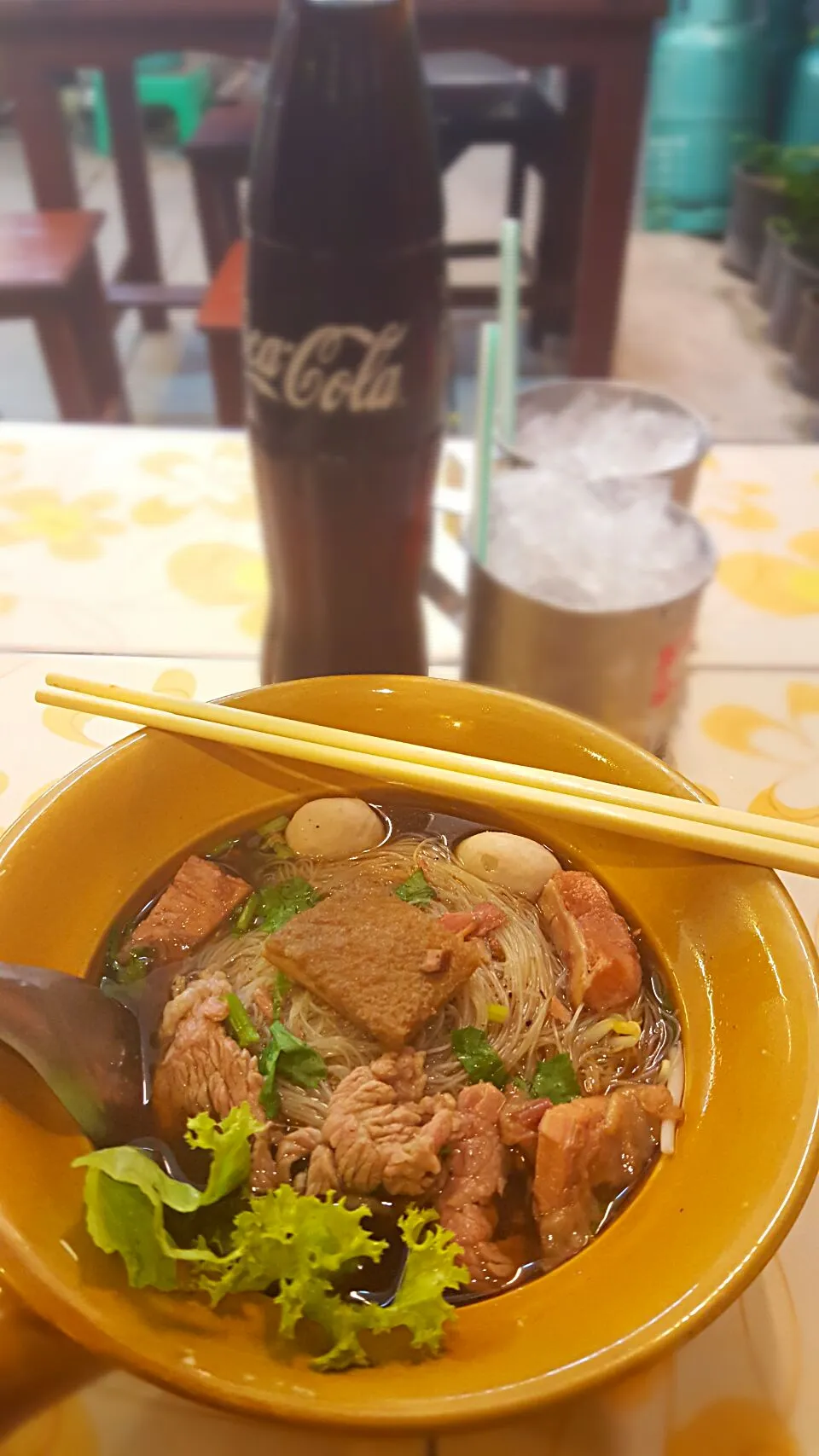 "ก๋วยเตี๋ยวเนื้อ" 🐮🍲   
(Noodle soup with beef)
เจอชามนี้เข้าไป บอกเลย 'จุก' 😅|🙋🍗..Papa Naughty..🍳🙎さん