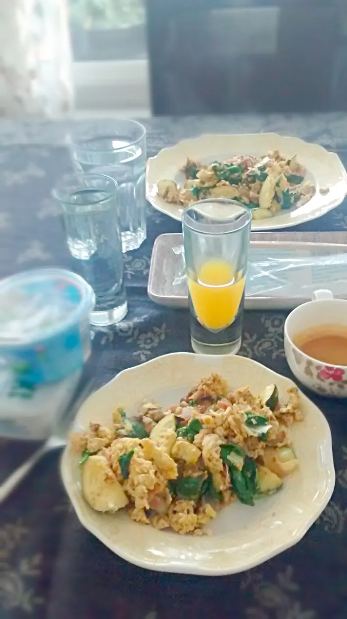 egg omlette with spinach ham and cottage cheese|claudia teaさん