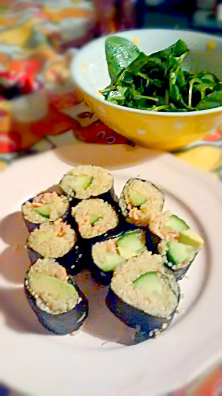 quinoa maki with avocado tuna and cucumber and spinachsalad|claudia teaさん