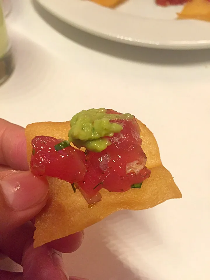 Snapdishの料理写真:Tuna tarts avocado|chaboonさん