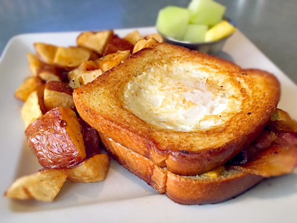 Eggy in a Basket Sandwich|Greg Keatingさん