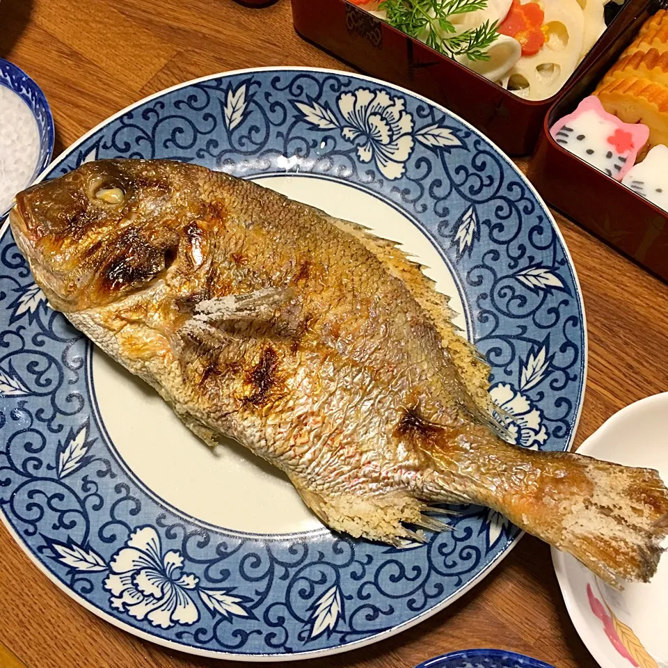 Snapdishの料理写真:睨まず食べる睨み鯛♬|Yoshinobu Nakagawaさん