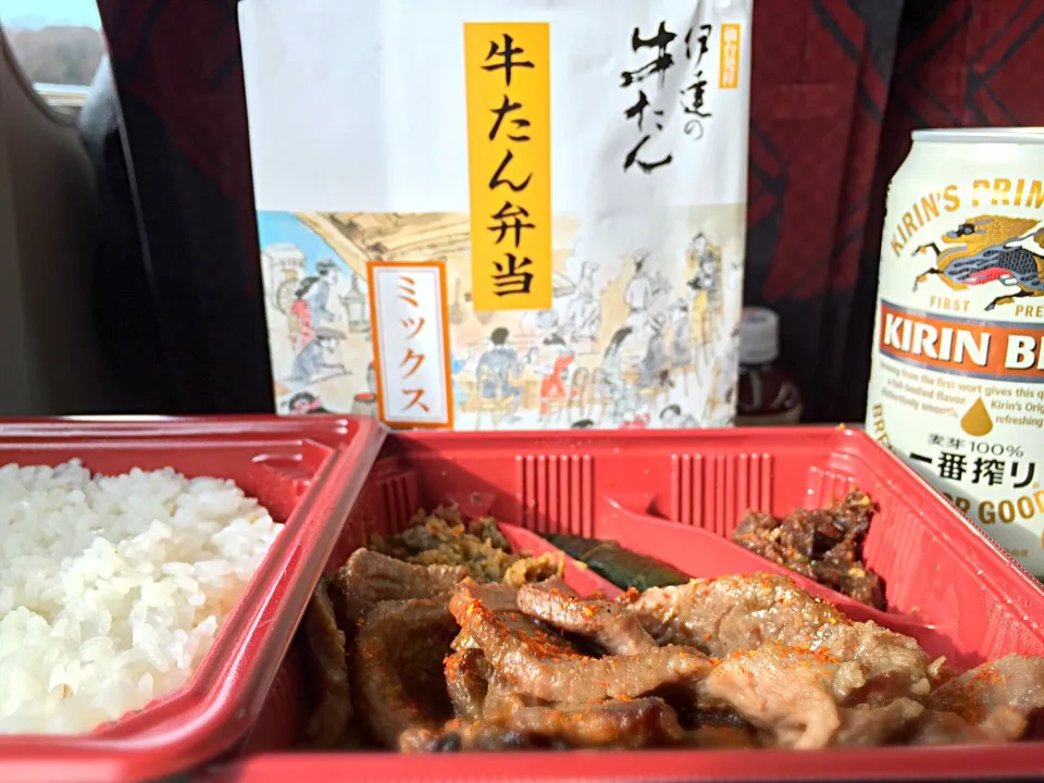 Snapdishの料理写真:牛たん弁当 
みそ・しおミックス|Noriyuki Saitoさん