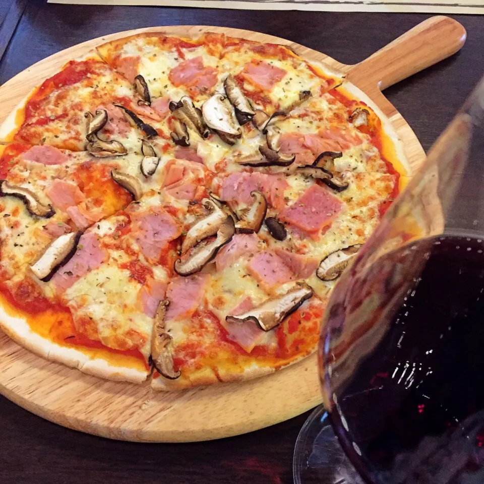 ดีงาม😋🍷🍕|Khun_FirsTさん