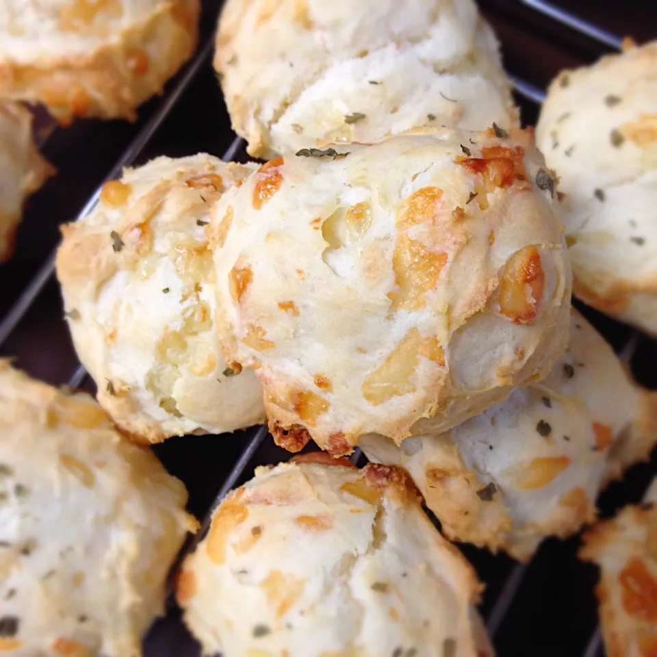 Cheese and Garlic Biscuits チーズとガーリックのビスケット|Mama Kathi Dinerさん