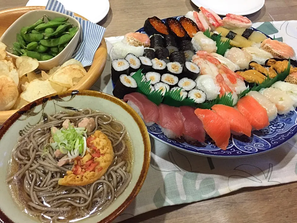 Snapdishの料理写真:北海道は大晦日からご馳走食べます〜新鮮！生寿司・年越し蕎麦〜12/31晩御飯|まーままさん