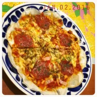 Snapdishの料理写真:米粉の餃子の皮でクリスピーなピザ🍕|Akyu3☆さん