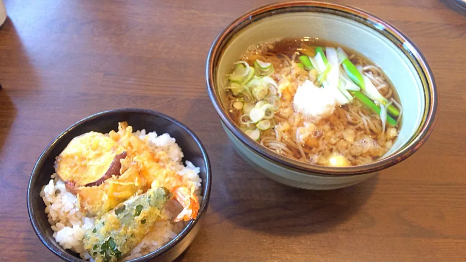 ミニ天丼とあったかいたぬきそば  、次男 。籠屋|ちゃこさん