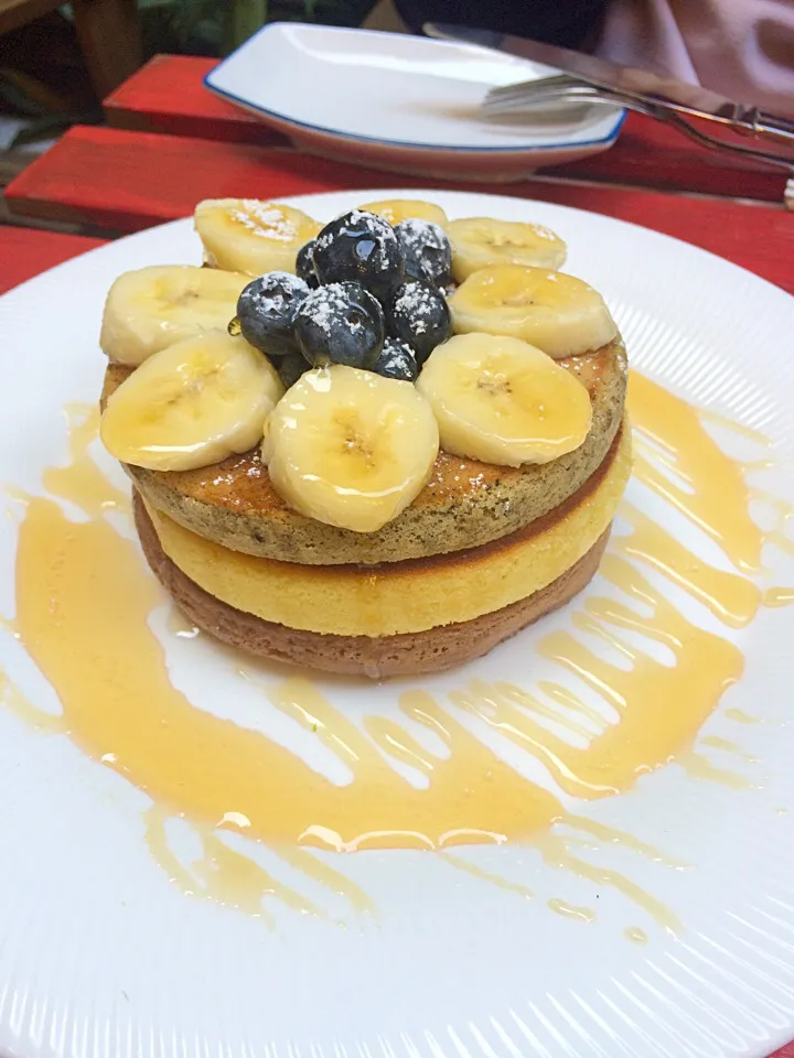 3-layers Pancake(Earl Grey, Original & Chocolate) w/ Banana & Blueberries|willklhさん