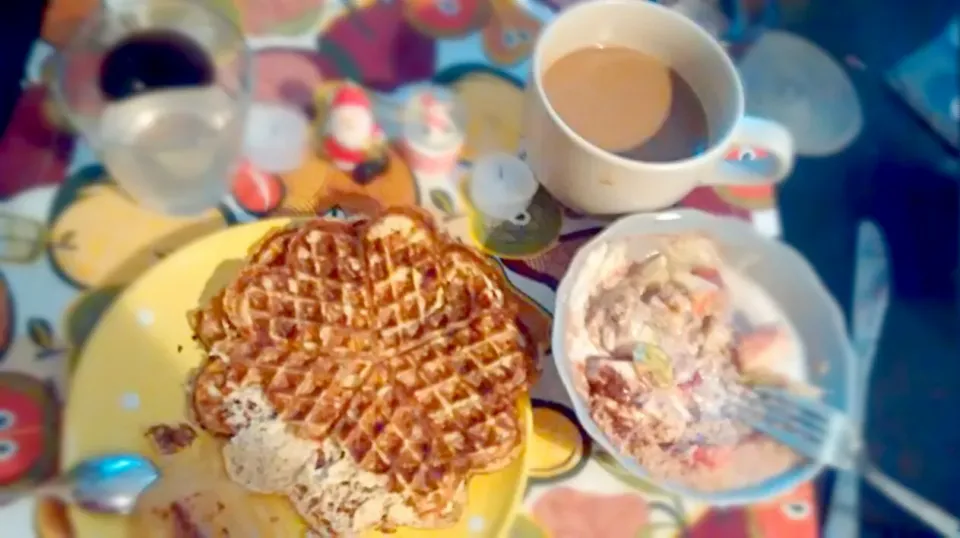 belgium cuisine: waffles eggs milk yogurt coconutflakes 2 bananas|claudia teaさん