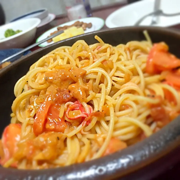 家でパスタコース→カニのトマトクリームパスタ|空飛ぶペンギンさん