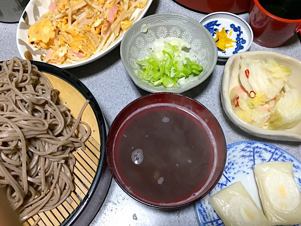 Snapdishの料理写真:おしるこ(餅2つ)、もやし玉子ハム炒め、蕎麦、白菜漬物、ネギ、柚子、|ms903さん