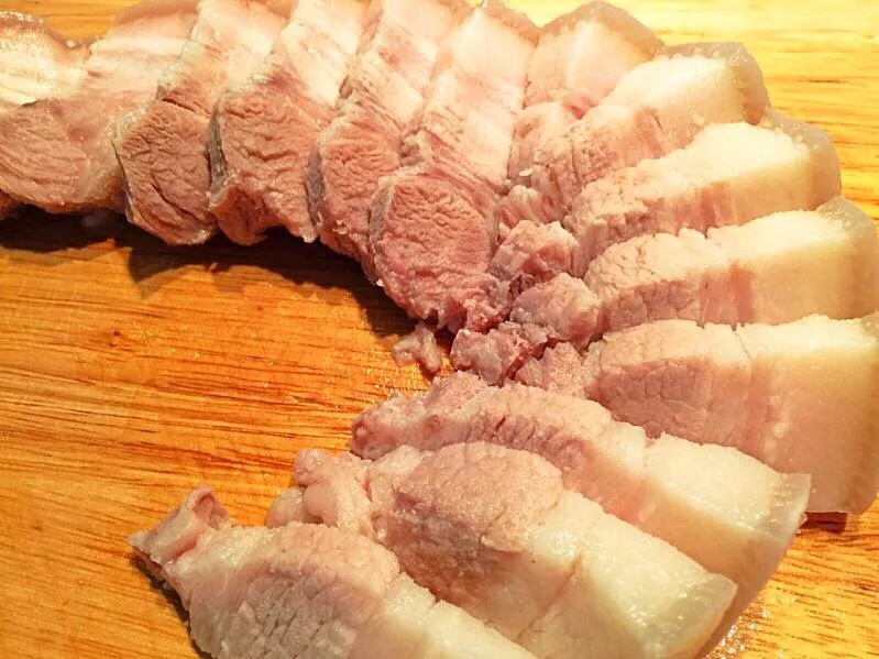 หมูสามชั้นต้ม จิ้มน้ำปลาพริกป่น ของธรรมดาที่แซ่บมว๊ากกกกก 😋|Khun_FirsTさん