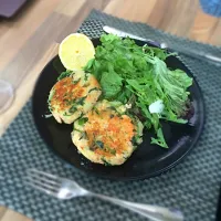 Snapdishの料理写真:Super healthy salmon burgers|nicola bさん