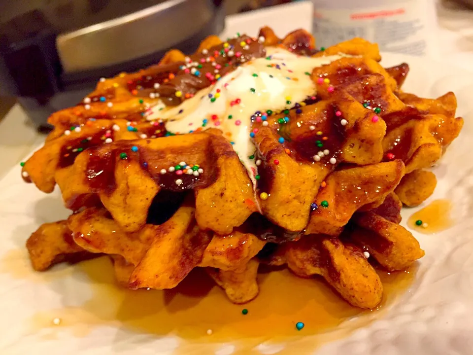 Sweet Potato Waffles with Marshmallow Fluff & Peanut Butter Chocolate & Low Calorie Syrup|Laura Lingさん