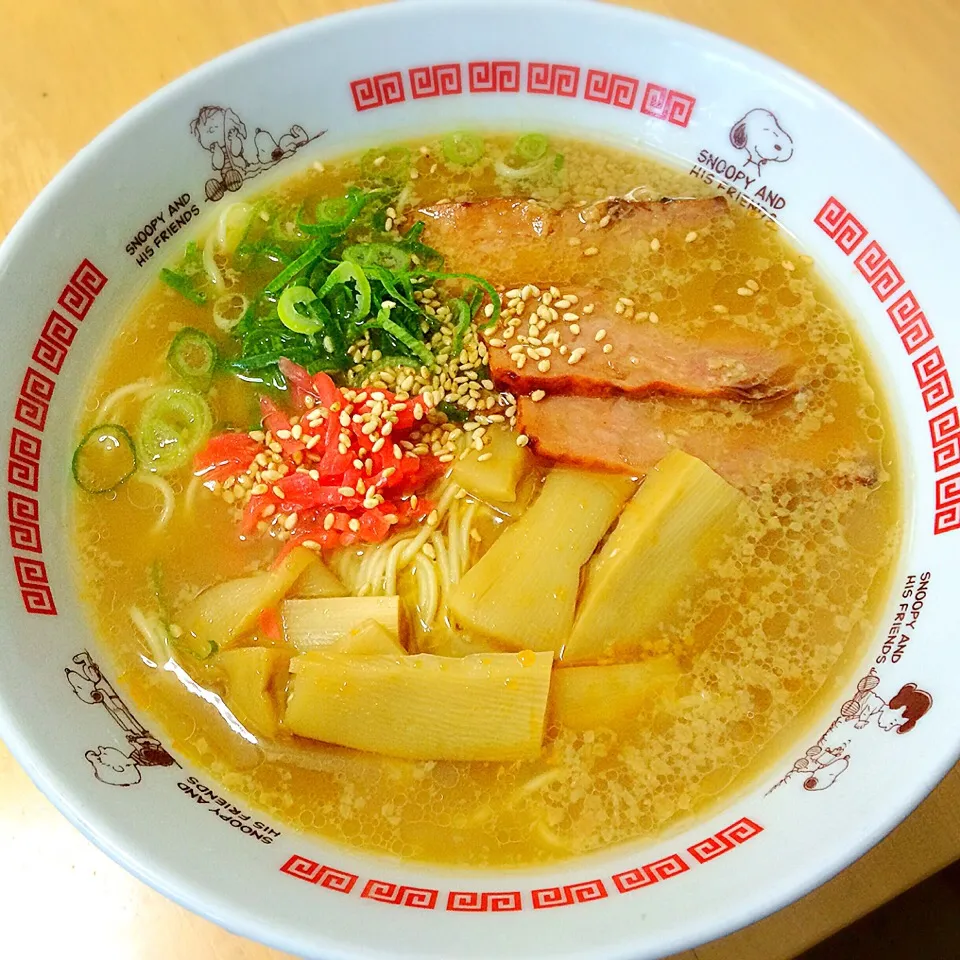 🎍お正月でも食べたくなるのが豚骨ラーメン🍜|たまこっこさん