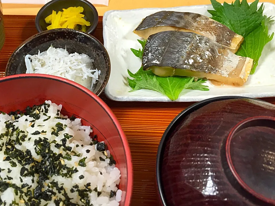 Snapdishの料理写真:今日のランチは、鰆の梅ダレ焼き定食|sono.kさん