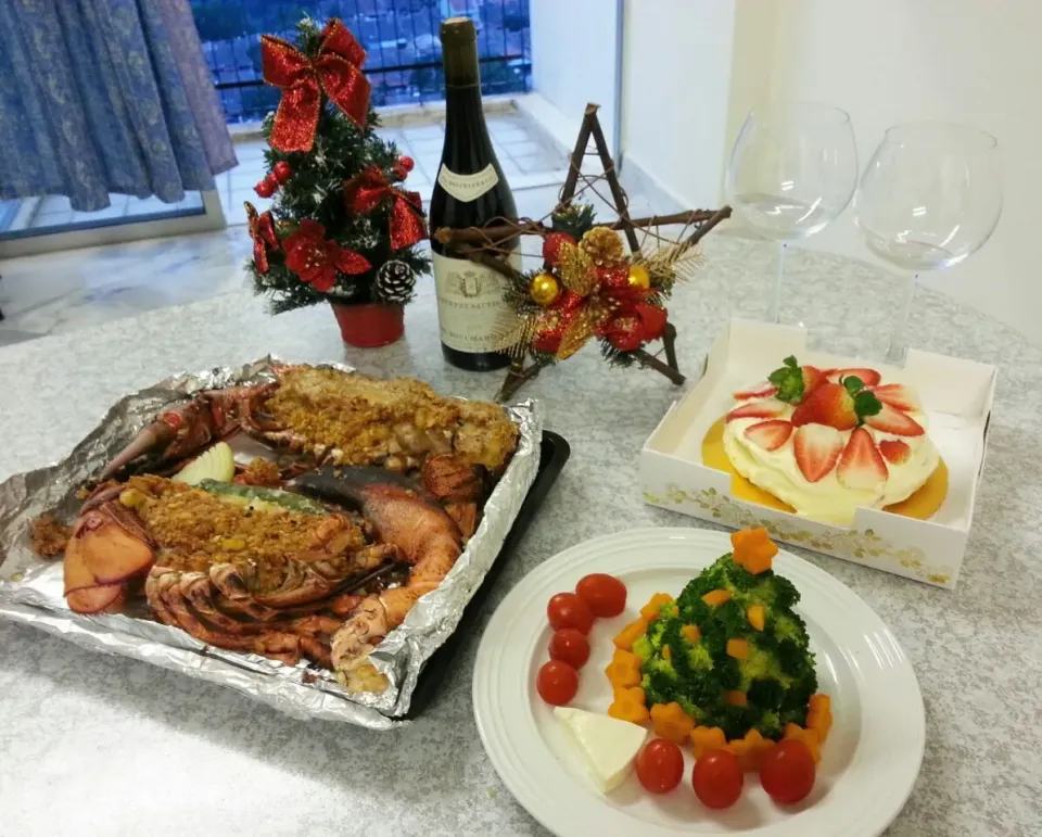 Through back : Christmas eve Dinner  staffed baked Lobster with brandy cream sause & christmas tree potato salad|korinoさん