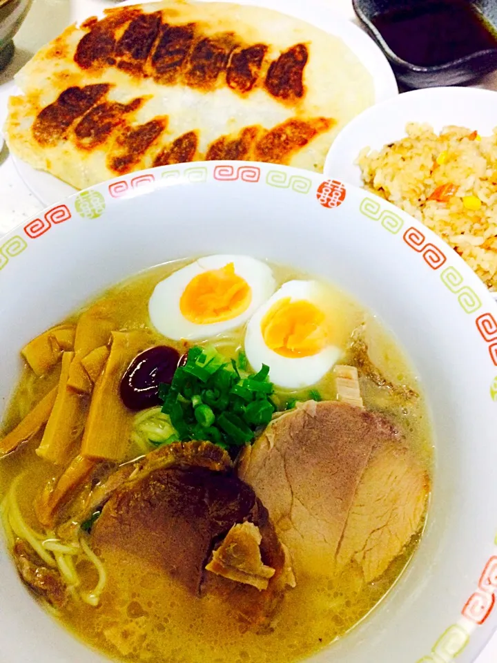 とんこつラメン#餃子#チャーハン🍜🍚|MJ🇵🇭🇯🇵さん