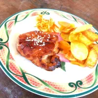 Grilled Chicken marinate with Bulgogi Sauce served with Potato Chips and Julliene Pickles|Aldhi joshua hermanさん