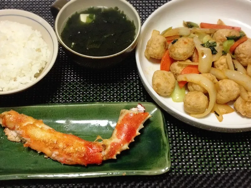 ワカメどっさりスープ・鶏団子甘酢あん炒め・タラバ脚バター焼き|美也子さん