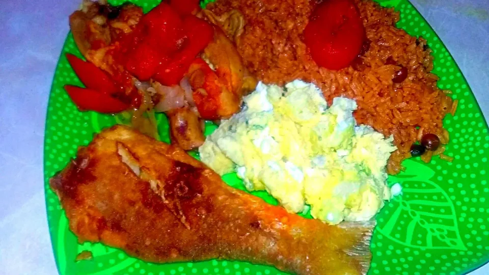 Smothered Chicken Pan Fried Red Snapper Peans n Rice and Potato Salad|Juan Simmsさん