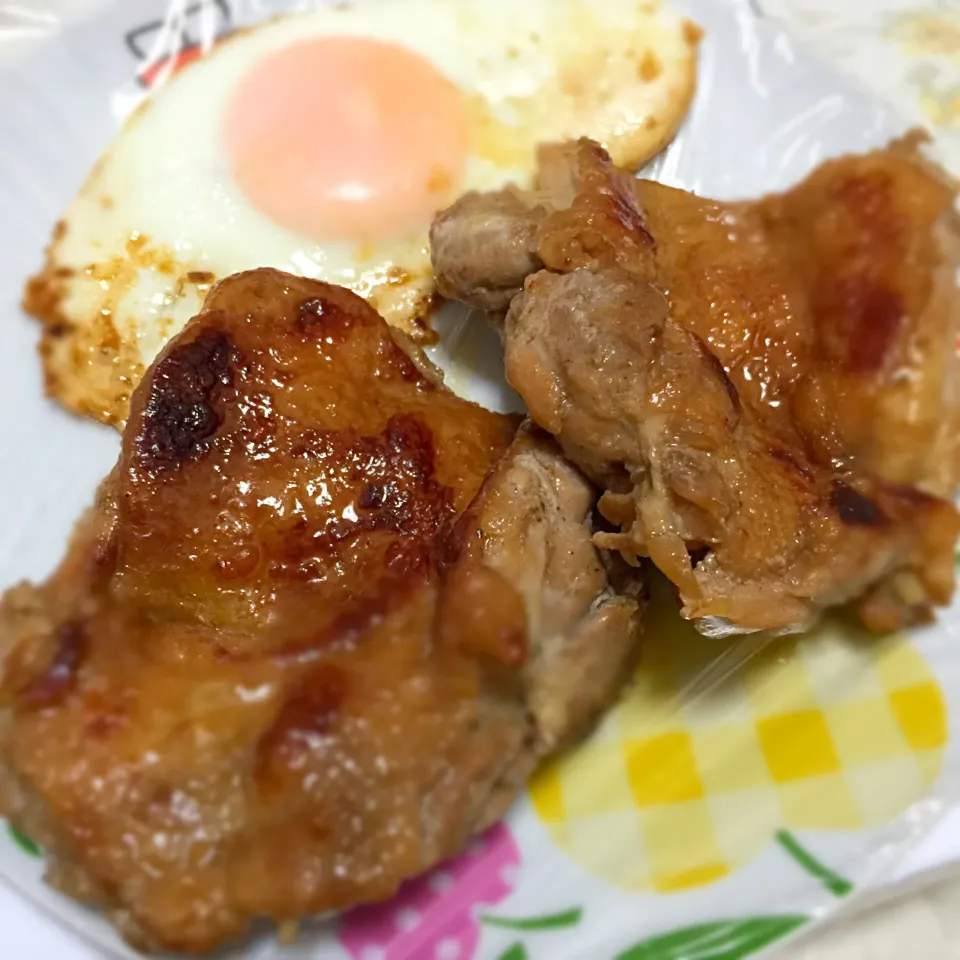 テキトー鶏の照り焼き、目玉焼きのせ|Sakura.Kさん