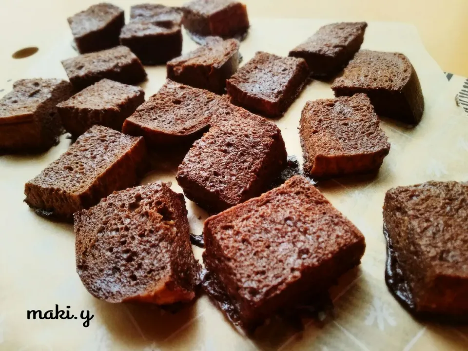 Snapdishの料理写真:食パンdeしみチョコラスク🍞🍫|真希さん