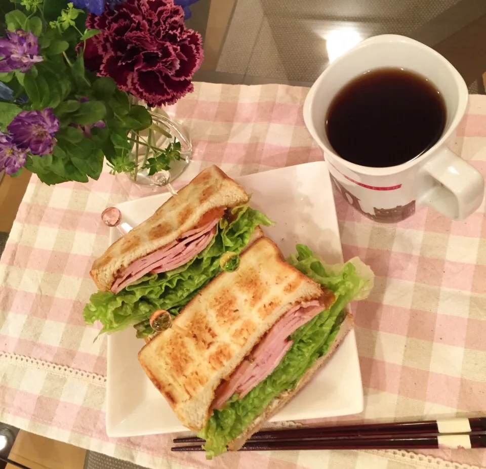 ハム&クリームチーズカレー掛け❤︎トーストサンドイッチ|Makinsさん