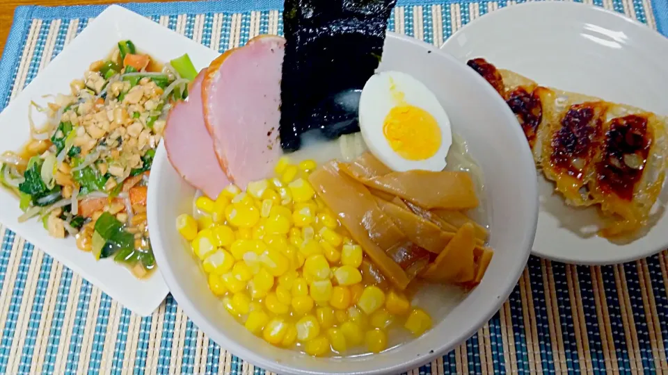 とんこつラーメン
野菜のピーナツ炒め
羽根つき餃子|あぁちゃんさん