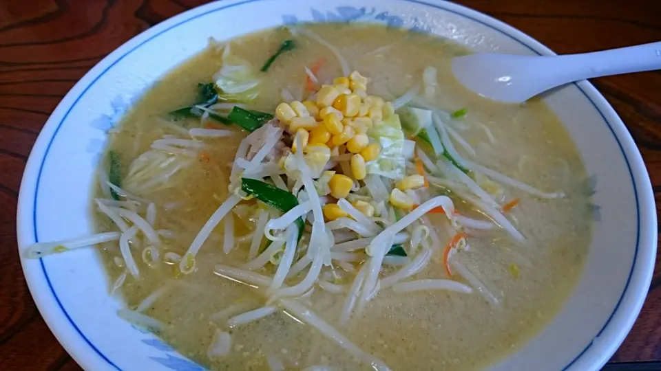 Snapdishの料理写真:地元の白味噌タンメン🍜🍥|らんちゃんさん