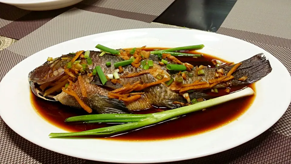 steam tilapia in soy sauce with ginger and sesame oil.|Marie B.さん