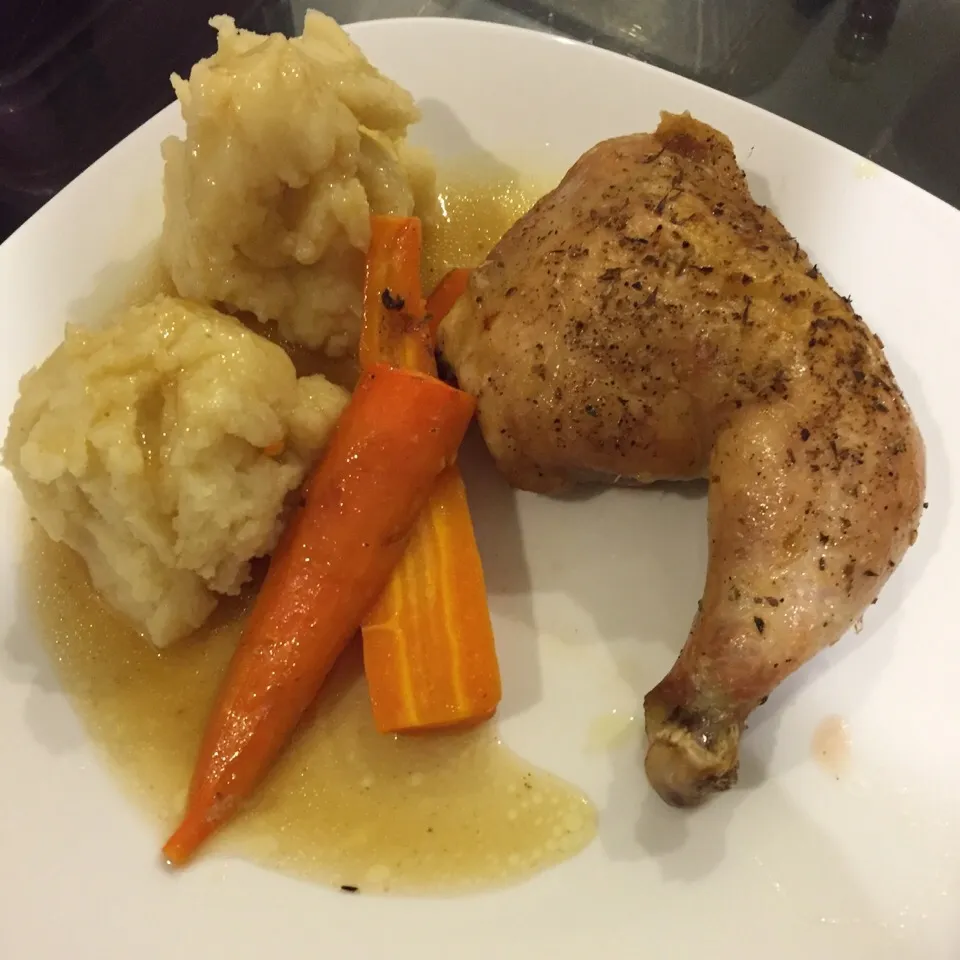 Baked whole chicken leg with carrots & mash|Darren Loさん