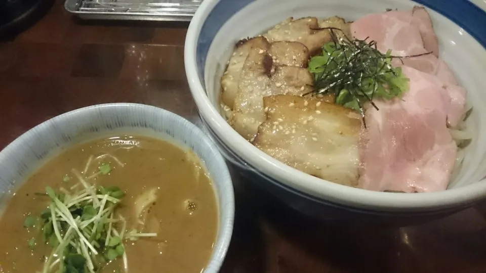 Snapdishの料理写真:肉盛りつけ麺|サイファさん