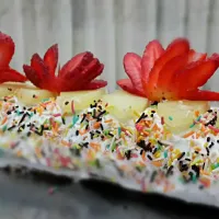 Tropical Swiss Roll with pinaple and strawberry|RosyIvoryさん