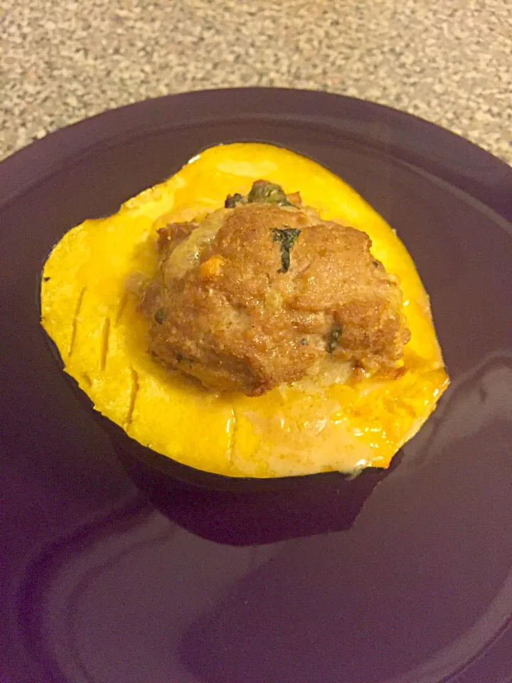 Snapdishの料理写真:Turkey stuffed acorn squash|Emily Lourasさん