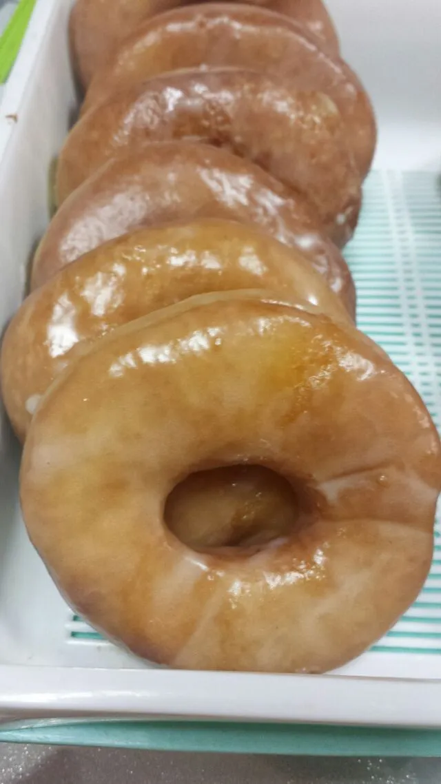 Krispy Kreme Glazed Donut|Sofie's Kitchenさん